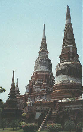 Stupa monument bti pour abriter les reliques du Bouddha